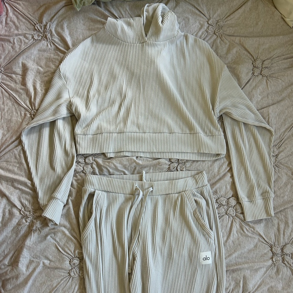 Alo sweatsuit